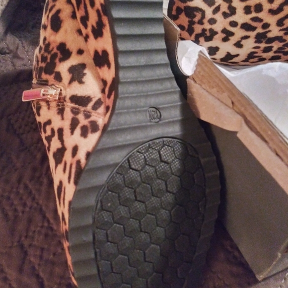 Shoes - Picture 6 of 7